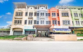 Capital O Pusat Kota Pekanbaru Near Mall Living World Formerly Radja Homestay